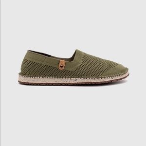 Saola Womens, Size 8.5, NWT, Burnt Olive, VEGAN